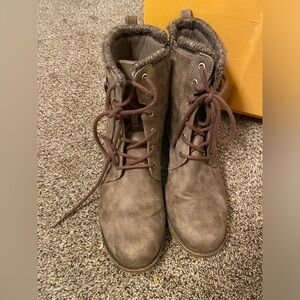 Women’s Rugged Lace Up Combat Boots With Sweater Lining